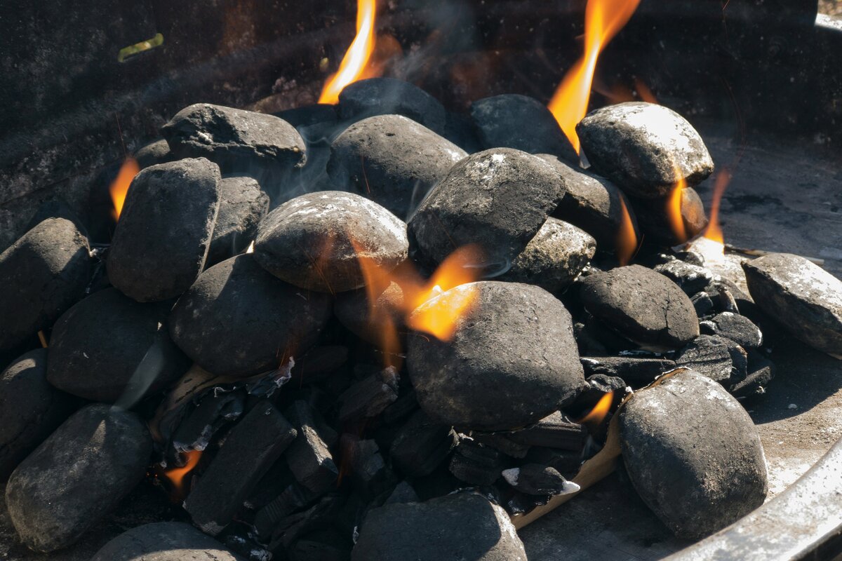 Perinteinen tervahauta metsässä